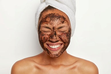 ¿Cada cuánto usar exfoliante de café según tu tipo de piel?: guía práctica